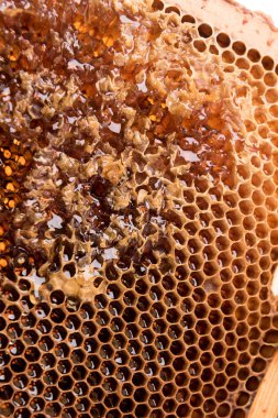 Karanlık balmumu bal ile dilim