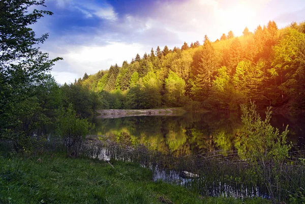 Meer Bij Zonsondergang Vallandschap — Stockfoto