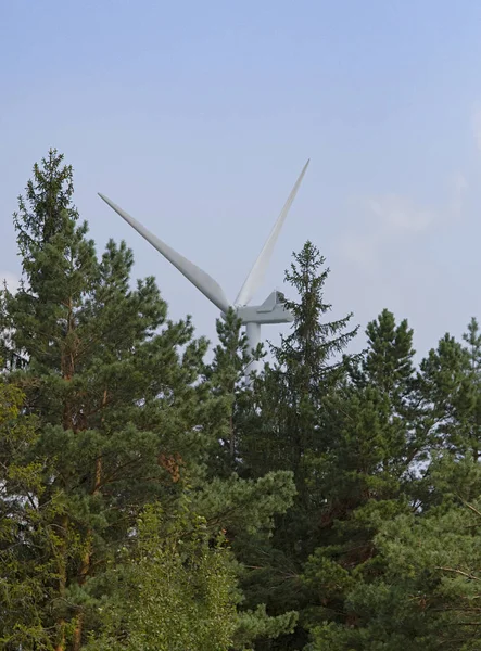 Windkraftanlage Wald — Stockfoto