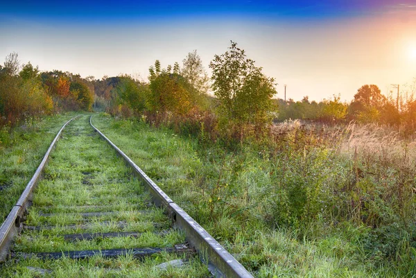 Gün Batımında Güzel Gökyüzüne Karşı Tren Istasyonu — Stok fotoğraf