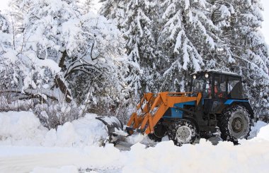 kar yoldan kışın kaldırılıyor.