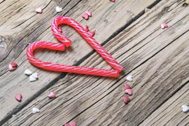 Sevgililer günü arka plan ile bir tatlı karamel kalp