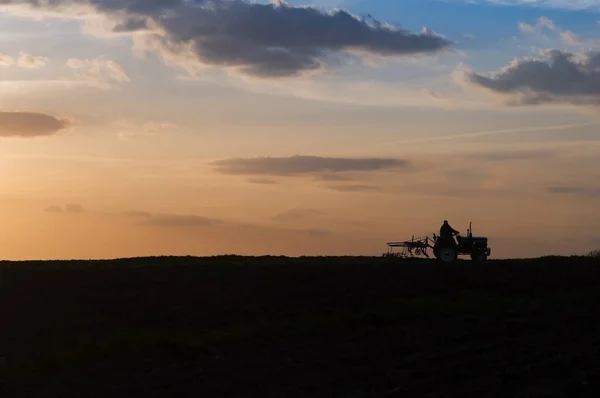 Silhouette of a tractor — Stock Photo, Image