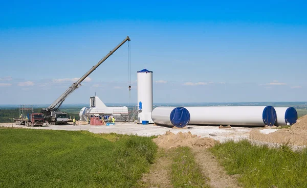 Building wind turbines — Stock Photo, Image