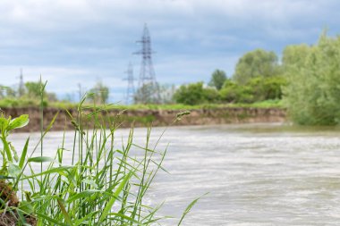 Dinyester Nehri 'nde yoğun sel baskını. Yakın plan
