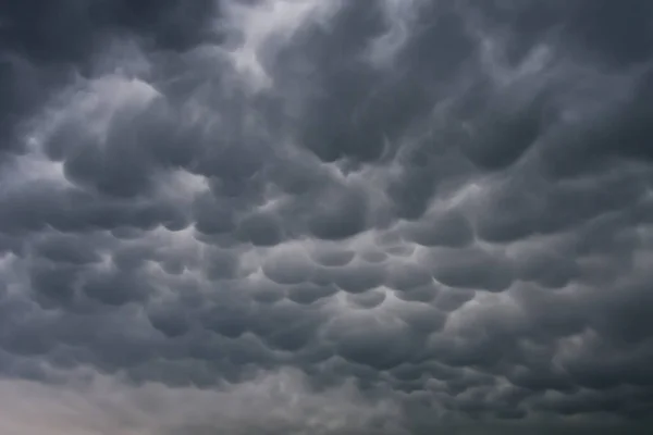 Bedrohliche Mammutwolken Vor Dem Sturm Stürmischer Himmel Klimawandel Und Unberechenbare — Stockfoto