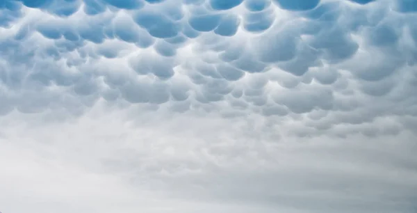Απειλητικά Σύννεφα Μαμάδων Πριν Από Την Καταιγίδα Τον Θυελλώδη Ουρανό Φωτογραφία Αρχείου