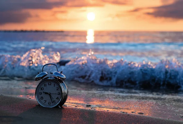 Alarm Clock Vintage Sunset Beach — Stock Photo, Image