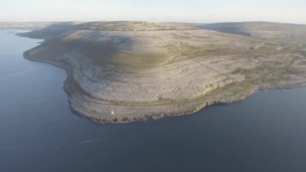 Aves Aéreas Vista Para Olho Parque Nacional Burren Paisagem Turística — Vídeo de Stock