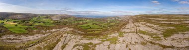 county clare, İrlanda burren Milli parkta. güzel doğal kırsal İrlanda kırsal yaban Atlantik yol boyunca. UNESCO Genel geopark geotourism İrlanda için.
