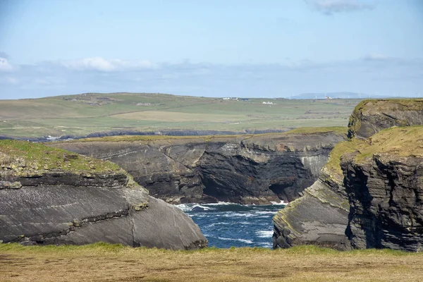 Aerial fågelperspektiv Loop Head halvön landskapet, längs vilda Atlanten vägen i West Clare Ireland.Loop Head blev en European Destination of Excellence i vattenlevande turism Royaltyfria Stockbilder