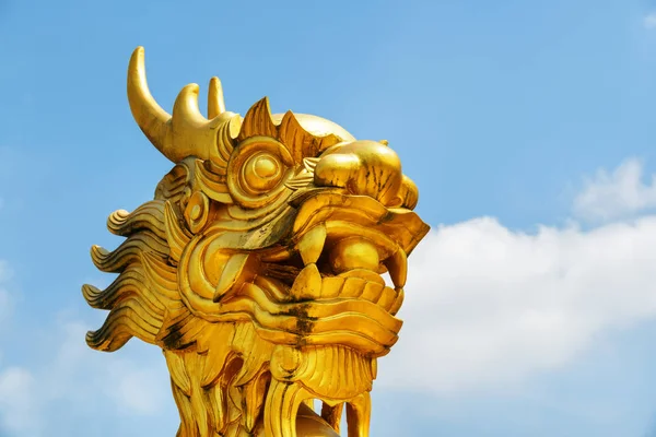 Closeup View Dragon Head Blue Sky Background Gilded Sculpture Asian — Stock Photo, Image