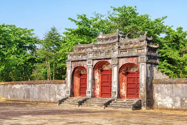 Vista Panorámica Del Antiguo Dai Hong Mon Gate Sobre Fondo — Foto de Stock