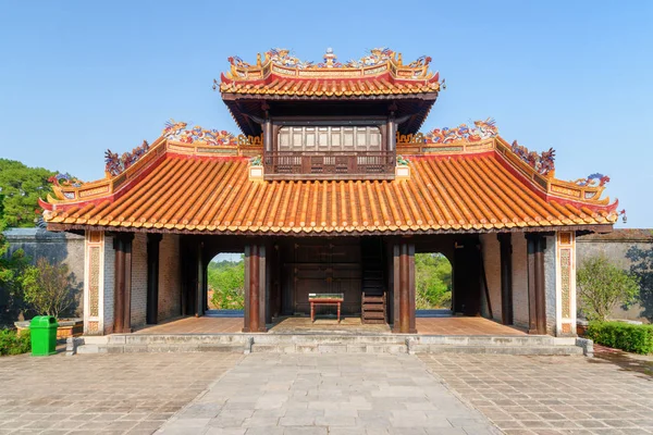 Scenic View Khiem Cung Gate Blue Sky Background Duc Royal — Stock Photo, Image