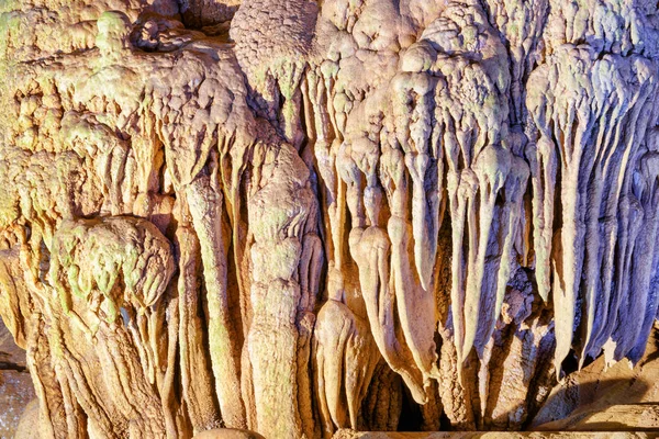 Nahaufnahme Von Erstaunlichen Stalagmiten Inneren Der Paradieshöhle Thien Duong Höhle — Stockfoto