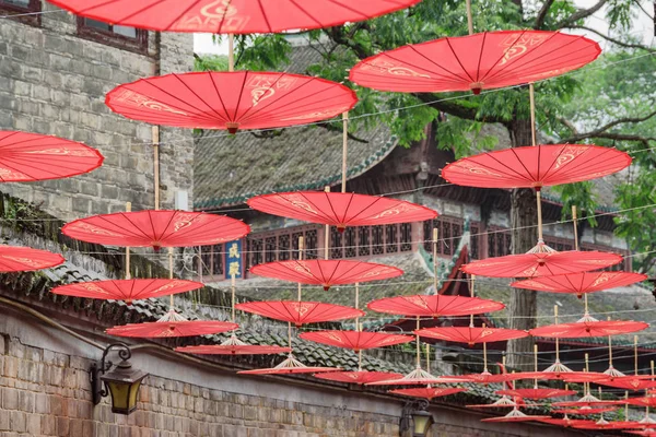 Fenghuang Čína Září 2017 Řádky Tradiční Čínské Červené Deštníky Úzké — Stock fotografie