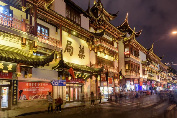 2017 素晴らしい旧市街で福佑路の美しい伝統的な中国建築の夜景です 上海はアジアの人気観光地です — ストック写真