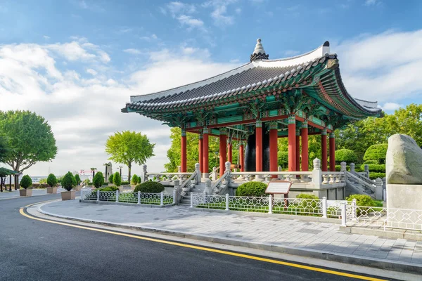 Hermoso Pabellón Campana Arquitectura Tradicional Coreana Yongdusan Park Busan Corea — Foto de Stock