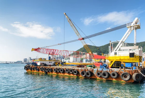 Kraanschip Blauwe Hemelachtergrond Bij Haven Van Busan Zuid Korea Zonnige — Stockfoto