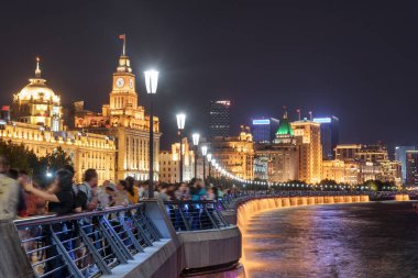 Güzel bir gece görüş-in şehir Şanghay, Çin'in Bund (Waitan). Huangpu Nehri çıkabilir Asya'nın popüler bir turistik 's.