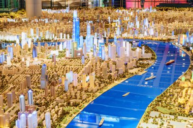 Shanghai, Çin - 3 Ekim 2017: Bir büyük ölçekli modeli Pudong Yeni bölgesi (Lujiazui) ve Huangpu Nehri de dahil olmak üzere şehrin bir parçası. Shanghai kentsel planlama Sergi Merkezi.