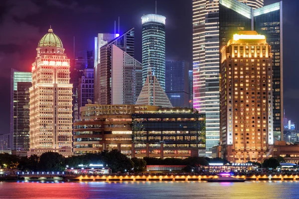 Vyhlídkové Noční Pohled Barevné Zářící Moderní Budovy Pudong New District — Stock fotografie