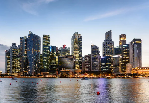 Прекрасний Вечір Видом Затоку Маріна Центру Міста Сінгапуру Дивовижні Хмарочосів — стокове фото