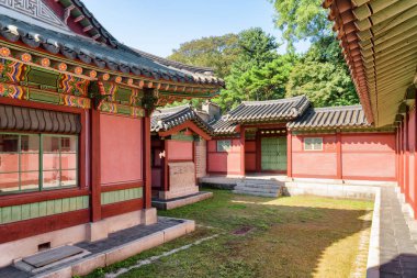 Rahat avlu alace Sarayı Seoul, Güney Kore. Güzel geleneksel Kore Saray mimarisi. Alace Palace Asya'nın popüler bir turistik 's.