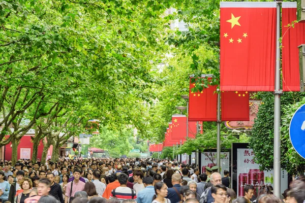 Shanghai China Oktober 2017 Toeristen Bewoners Wandelen Langs Nanjing Road — Stockfoto