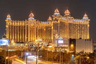 Macau - 17 Ekim 2017: Galaxy Macau Cotai gece görünümü harika. Casino resort doğal binaların. Cotai olduğunu casinolar ve alışveriş merkezleri ile yeni bir kumar ve turizm alanı.