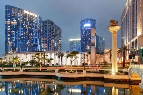 Increíble Vista Nocturna Edificios Modernos Cotai Macao Luces Azules Reflejadas — Foto de Stock