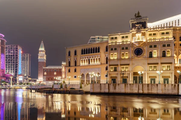 Beautiful Night View Amazing Building Venetian Style Reflected Water Cotai — Stock Photo, Image