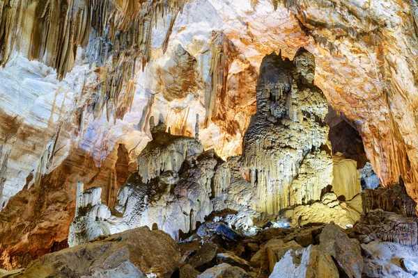 Şaşırtıcı Sarkıt Dikitler Tien Oğlu Mağara Phong Nha Bang Milli — Stok fotoğraf