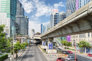, Bangkok, BTS Silom hattı Sathon yol ve Surasak İstasyonu