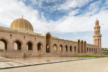 Muscat, Umman 'daki Sultan Qaboos büyük Camii 'nin manzarası