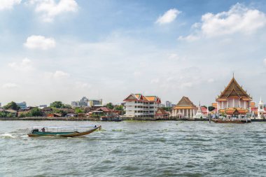 Chao Phraya Nehri boyunca tekne yelken, Bangkok, Tayland