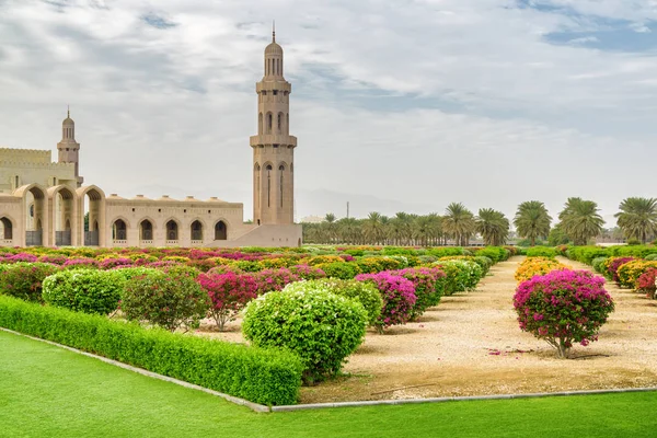 Muscat, Umman Sultan Qaboos büyük Camii çevresindeki bahçeler