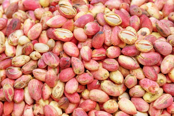 Świeżo zebrane orzechy pistacjowe. Zdrowa żywność ekologiczna — Zdjęcie stockowe