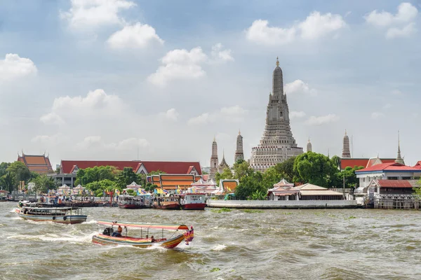 Malerischer Blick auf den buddhistischen Tempel wat arun in Bangkok, Thailand — Stockfoto