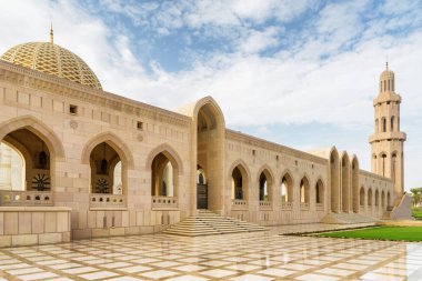 Muscat, Umman 'daki Sultan Qaboos Büyük Camii.