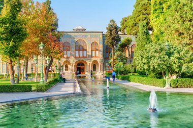 Güzel manzarasına Gülistan Sarayı ve çeşmeler, Tahran, İran