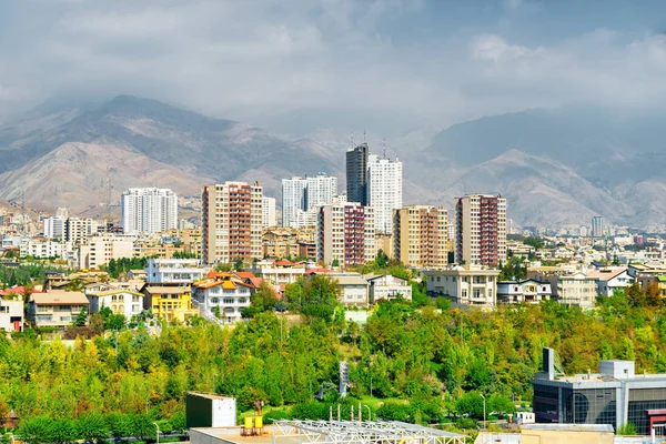 Nádherný výhled z Teheránu, Írán. Barevné obytné budovy — Stock fotografie