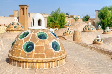 Doğa manzaralı çatı,: Kashan, Iran dışbükey gözlüklerle harika kubbeler