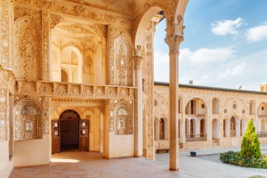 Ayna salonu Tabatabaei tarihi evi, güzel iç