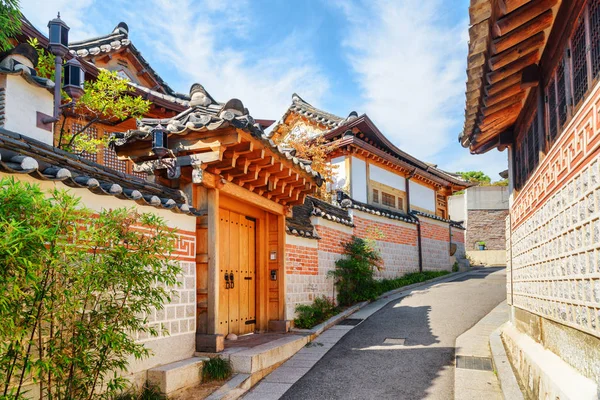 Övergiven gammal smal gata och traditionella koreanska hus, Seoul — Stockfoto