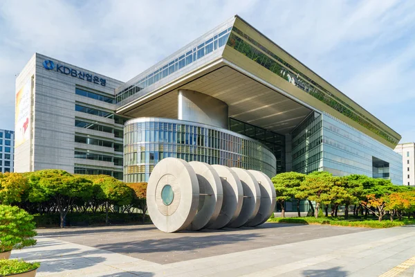 Vista del edificio del Banco de Desarrollo de Corea en Yeouido, Seúl — Foto de Stock