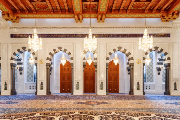 Θέα από την αίθουσα προσευχής στο Grand Τζαμί Sultan Qaboos — Φωτογραφία Αρχείου