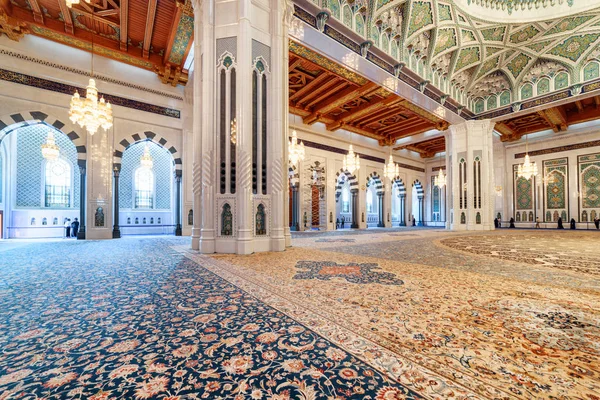Kiliseye, Sultan Qaboos Ulu Camii güzel halı