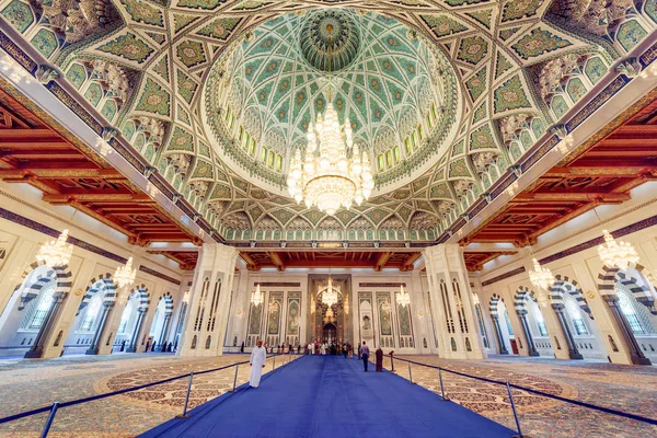 Kiliseye, Sultan Qaboos Ulu Camii ana görünümü