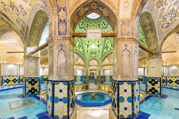 Sultan Amir Ahmad Bathhouse havuzda sekizgen soyunma salonu